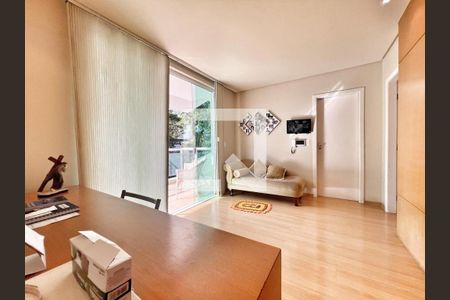 Casa à venda com 450m², 5 quartos e 4 vagasEscritório