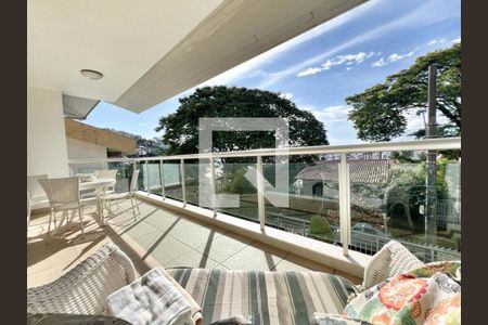 Casa à venda com 450m², 5 quartos e 4 vagasVaranda