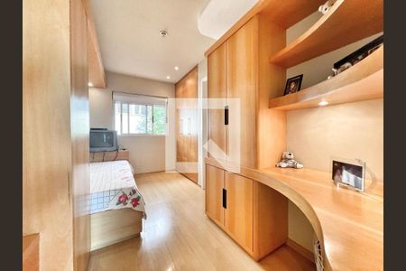 Casa à venda com 450m², 5 quartos e 4 vagasQuarto