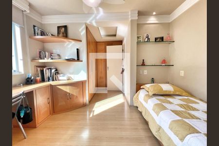 Casa à venda com 450m², 5 quartos e 4 vagasQuarto