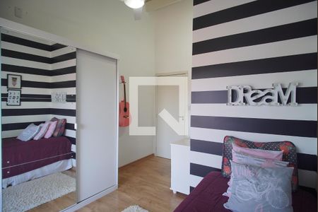 Casa à venda com 220m², 4 quartos e 2 vagas Casa à venda com 220m², 4 quartos e 2 vagasQuarto 2