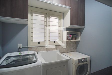 Casa à venda com 220m², 4 quartos e 2 vagas Casa à venda com 220m², 4 quartos e 2 vagasLavanderia