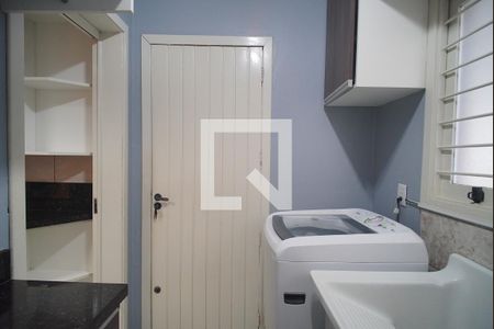 Casa à venda com 220m², 4 quartos e 2 vagas Casa à venda com 220m², 4 quartos e 2 vagasLavanderia