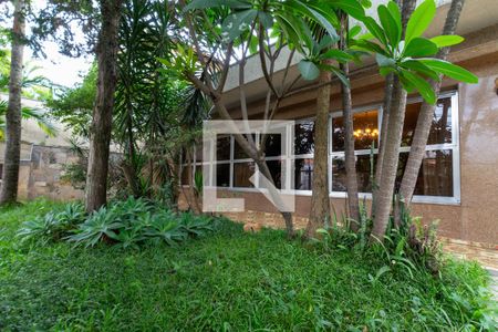 Casa à venda com 530m², 5 quartos e 5 vagas Casa à venda com 530m², 5 quartos e 5 vagasJardim