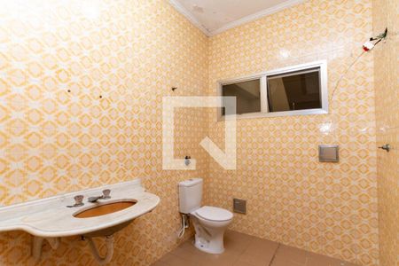 Casa à venda com 530m², 5 quartos e 5 vagas Casa à venda com 530m², 5 quartos e 5 vagasBanheiro do salão de festas