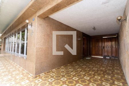 Casa à venda com 530m², 5 quartos e 5 vagas Casa à venda com 530m², 5 quartos e 5 vagasGaragem