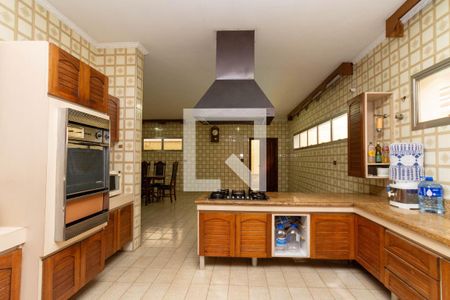 Casa à venda com 530m², 5 quartos e 5 vagas Casa à venda com 530m², 5 quartos e 5 vagasCozinha