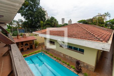 Casa à venda com 530m², 5 quartos e 5 vagas Casa à venda com 530m², 5 quartos e 5 vagasÁrea externa
