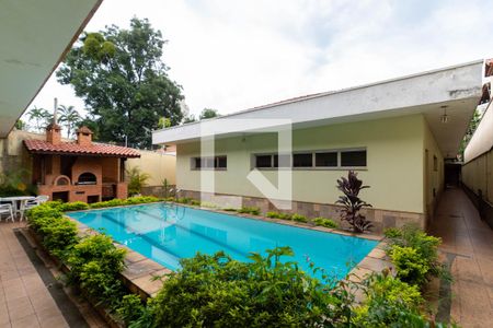 Casa à venda com 530m², 5 quartos e 5 vagas Casa à venda com 530m², 5 quartos e 5 vagasÁrea comum - Piscina