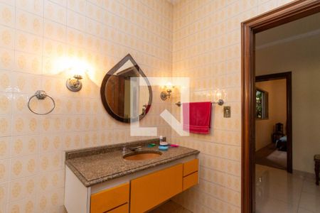 Casa à venda com 530m², 5 quartos e 5 vagas Casa à venda com 530m², 5 quartos e 5 vagasBanheiro Corredor