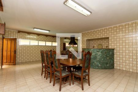 Casa à venda com 530m², 5 quartos e 5 vagas Casa à venda com 530m², 5 quartos e 5 vagasCozinha