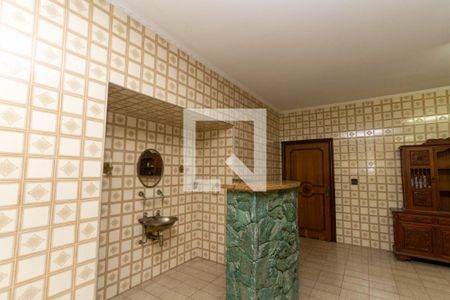 Casa à venda com 530m², 5 quartos e 5 vagas Casa à venda com 530m², 5 quartos e 5 vagasCozinha