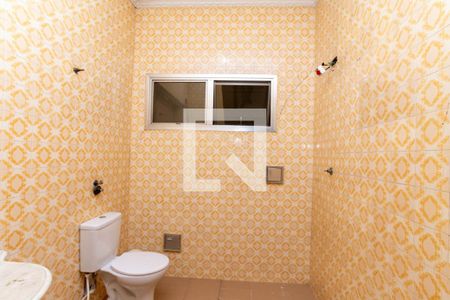 Casa à venda com 530m², 5 quartos e 5 vagas Casa à venda com 530m², 5 quartos e 5 vagasBanheiro do salão de festas