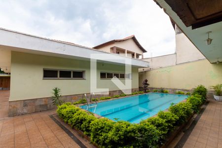 Casa à venda com 530m², 5 quartos e 5 vagas Casa à venda com 530m², 5 quartos e 5 vagasÁrea comum - Piscina