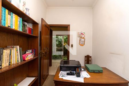 Casa à venda com 530m², 5 quartos e 5 vagas Casa à venda com 530m², 5 quartos e 5 vagasEscritório