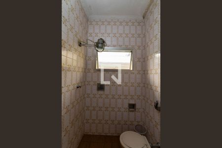 Casa à venda com 530m², 5 quartos e 5 vagas Casa à venda com 530m², 5 quartos e 5 vagasBanheiro de serviço