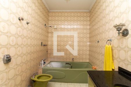 Casa à venda com 530m², 5 quartos e 5 vagas Casa à venda com 530m², 5 quartos e 5 vagasBanheiro da Suíte 2