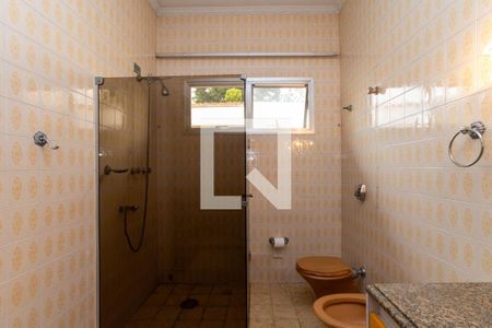 Casa à venda com 530m², 5 quartos e 5 vagas Casa à venda com 530m², 5 quartos e 5 vagasBanheiro Corredor