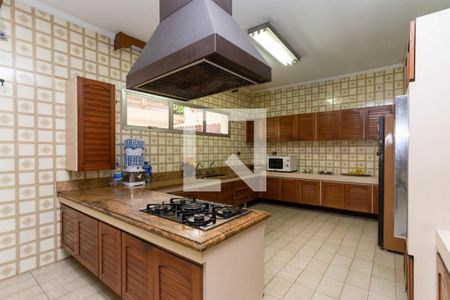 Casa à venda com 530m², 5 quartos e 5 vagas Casa à venda com 530m², 5 quartos e 5 vagasCozinha