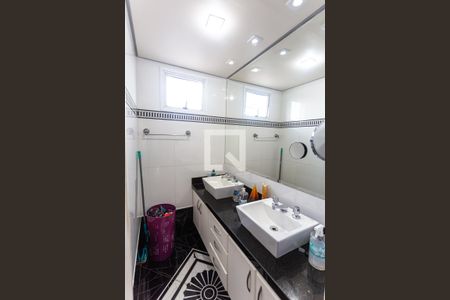 Casa à venda com 600m², 5 quartos e 15 vagas Casa à venda com 600m², 5 quartos e 15 vagasBanheiro Social