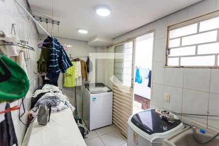 Casa à venda com 600m², 5 quartos e 15 vagas Casa à venda com 600m², 5 quartos e 15 vagasÁrea de Serviço