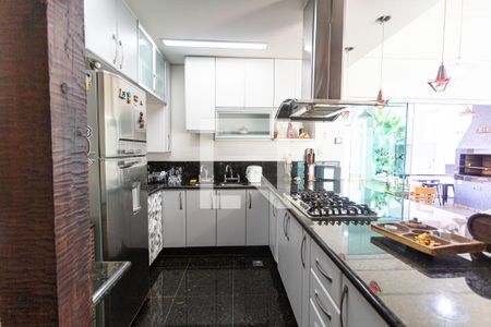 Casa à venda com 600m², 5 quartos e 15 vagas Casa à venda com 600m², 5 quartos e 15 vagasEspaço Gourmet