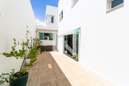 Casa à venda com 600m², 5 quartos e 15 vagas Casa à venda com 600m², 5 quartos e 15 vagasÁrea Externa