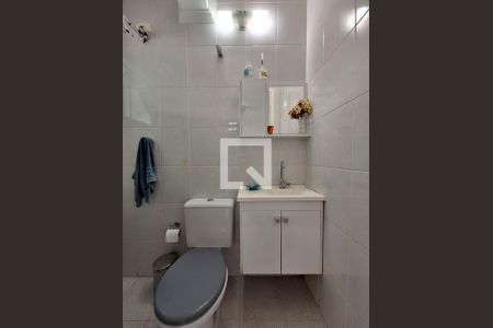 Casa à venda com 250m², 4 quartos e 6 vagas Casa à venda com 250m², 4 quartos e 6 vagasBanheiro de serviço