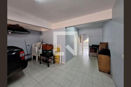 Casa à venda com 250m², 4 quartos e 6 vagas Casa à venda com 250m², 4 quartos e 6 vagasGaragem