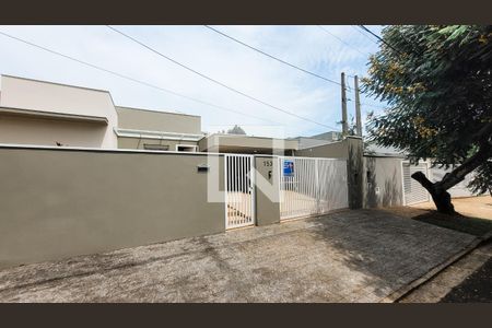 Casa de condomínio à venda com 445m², 3 quartos e 2 vagas Casa de condomínio à venda com 445m², 3 quartos e 2 vagasFachada