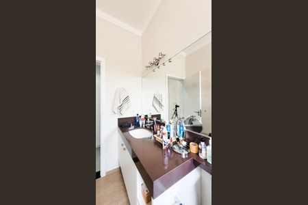 Casa de condomínio à venda com 445m², 3 quartos e 2 vagas Casa de condomínio à venda com 445m², 3 quartos e 2 vagasBanheiro da Suíte Master