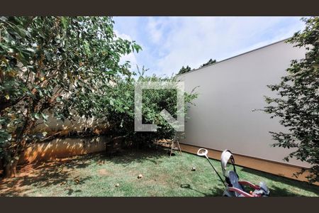 Casa de condomínio à venda com 445m², 3 quartos e 2 vagas Casa de condomínio à venda com 445m², 3 quartos e 2 vagasQuintal