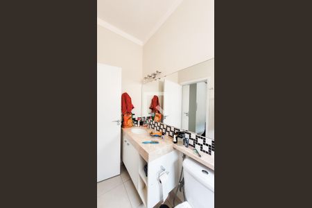 Casa de condomínio à venda com 445m², 3 quartos e 2 vagas Casa de condomínio à venda com 445m², 3 quartos e 2 vagasBanheiro da Suíte 2