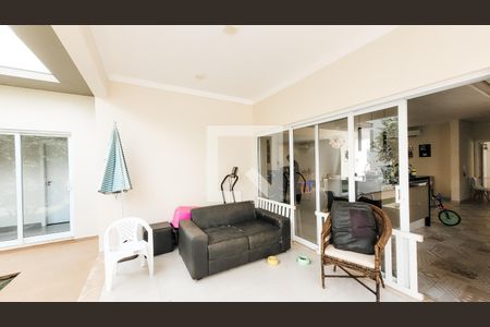 Casa de condomínio à venda com 445m², 3 quartos e 2 vagas Casa de condomínio à venda com 445m², 3 quartos e 2 vagasQuintal