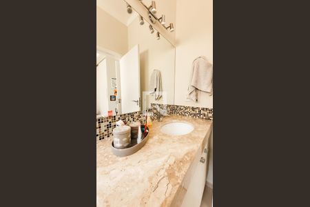 Casa de condomínio à venda com 445m², 3 quartos e 2 vagas Casa de condomínio à venda com 445m², 3 quartos e 2 vagasBanheiro da Suíte 1