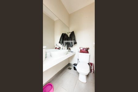 Casa de condomínio à venda com 445m², 3 quartos e 2 vagas Casa de condomínio à venda com 445m², 3 quartos e 2 vagasBanheiro de serviço