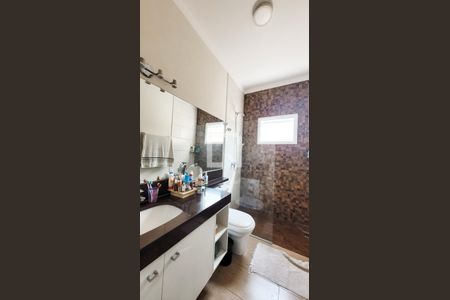 Casa de condomínio à venda com 445m², 3 quartos e 2 vagas Casa de condomínio à venda com 445m², 3 quartos e 2 vagasBanheiro da Suíte Master