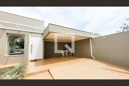 Casa de condomínio à venda com 445m², 3 quartos e 2 vagas Casa de condomínio à venda com 445m², 3 quartos e 2 vagasFachada