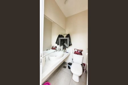 Casa de condomínio à venda com 445m², 3 quartos e 2 vagas Casa de condomínio à venda com 445m², 3 quartos e 2 vagasBanheiro de serviço