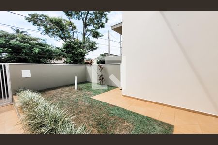 Casa de condomínio à venda com 445m², 3 quartos e 2 vagas Casa de condomínio à venda com 445m², 3 quartos e 2 vagasFachada