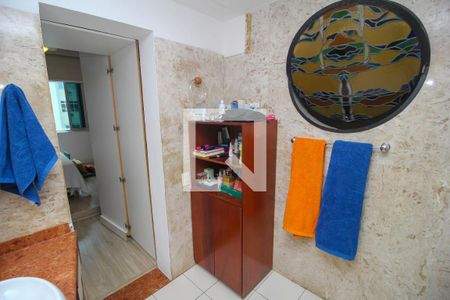 Apartamento à venda com 280m², 4 quartos e 2 vagas Apartamento à venda com 280m², 4 quartos e 2 vagasBanheiro da Suíte 2