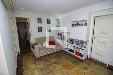 Apartamento à venda com 280m², 4 quartos e 2 vagas Apartamento à venda com 280m², 4 quartos e 2 vagasSala de TV