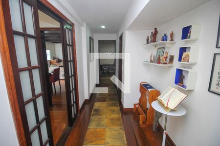 Apartamento à venda com 280m², 4 quartos e 2 vagas Apartamento à venda com 280m², 4 quartos e 2 vagasCorredor