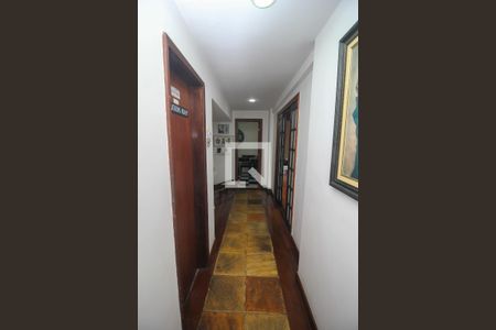 Apartamento à venda com 280m², 4 quartos e 2 vagas Apartamento à venda com 280m², 4 quartos e 2 vagasCorredor