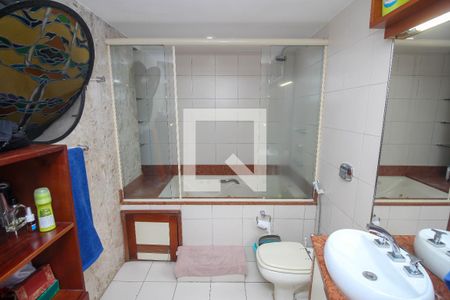 Apartamento à venda com 280m², 4 quartos e 2 vagas Apartamento à venda com 280m², 4 quartos e 2 vagasBanheiro da Suíte 2