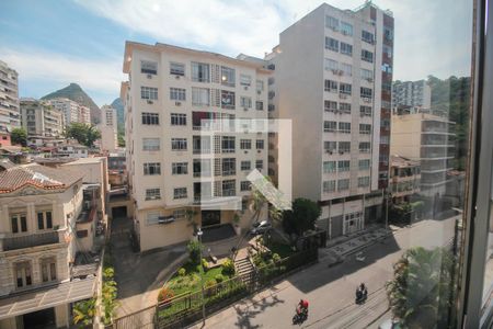 Apartamento à venda com 280m², 4 quartos e 2 vagas Apartamento à venda com 280m², 4 quartos e 2 vagasVista da Sala de Telão