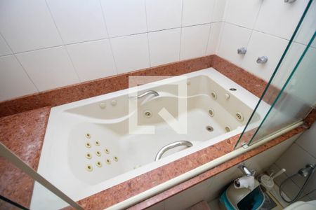 Apartamento à venda com 280m², 4 quartos e 2 vagas Apartamento à venda com 280m², 4 quartos e 2 vagasBanheiro da Suíte 2