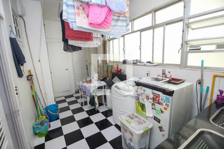 Apartamento à venda com 280m², 4 quartos e 2 vagas Apartamento à venda com 280m², 4 quartos e 2 vagasÁrea de Serviço