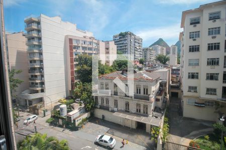 Apartamento à venda com 280m², 4 quartos e 2 vagas Apartamento à venda com 280m², 4 quartos e 2 vagasVista da Sala de Telão
