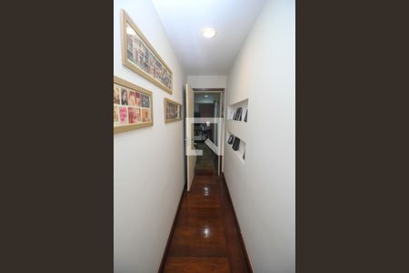 Apartamento à venda com 280m², 4 quartos e 2 vagas Apartamento à venda com 280m², 4 quartos e 2 vagasCorredor